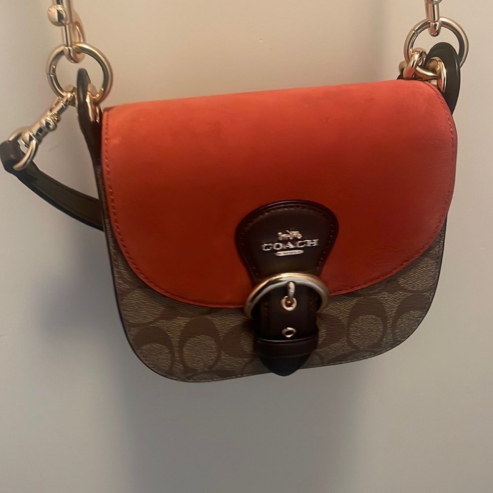 Gorgeous coach bag.